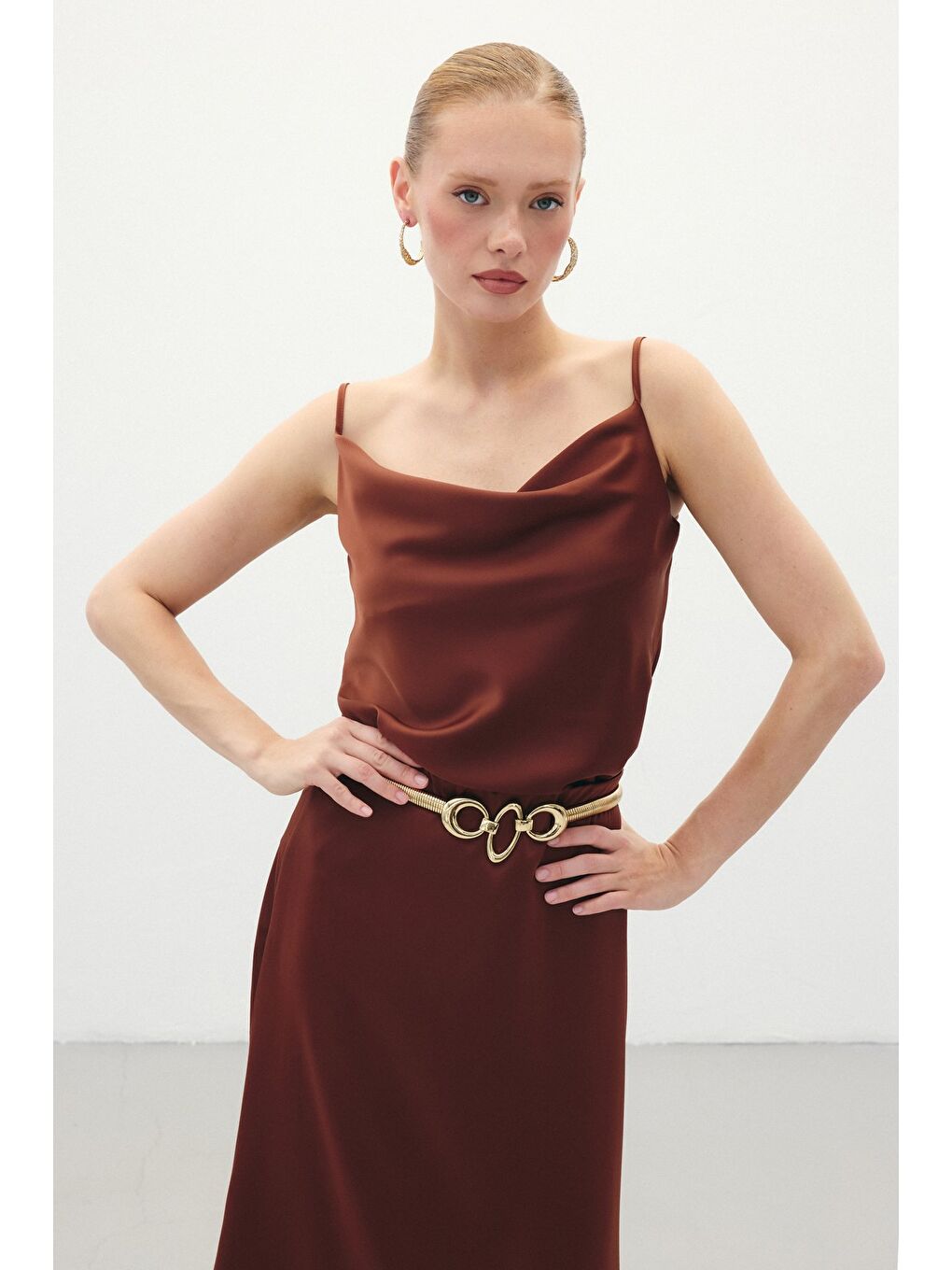 Kahverengi Degaje Yaka Saten Bluz - Kahve-2