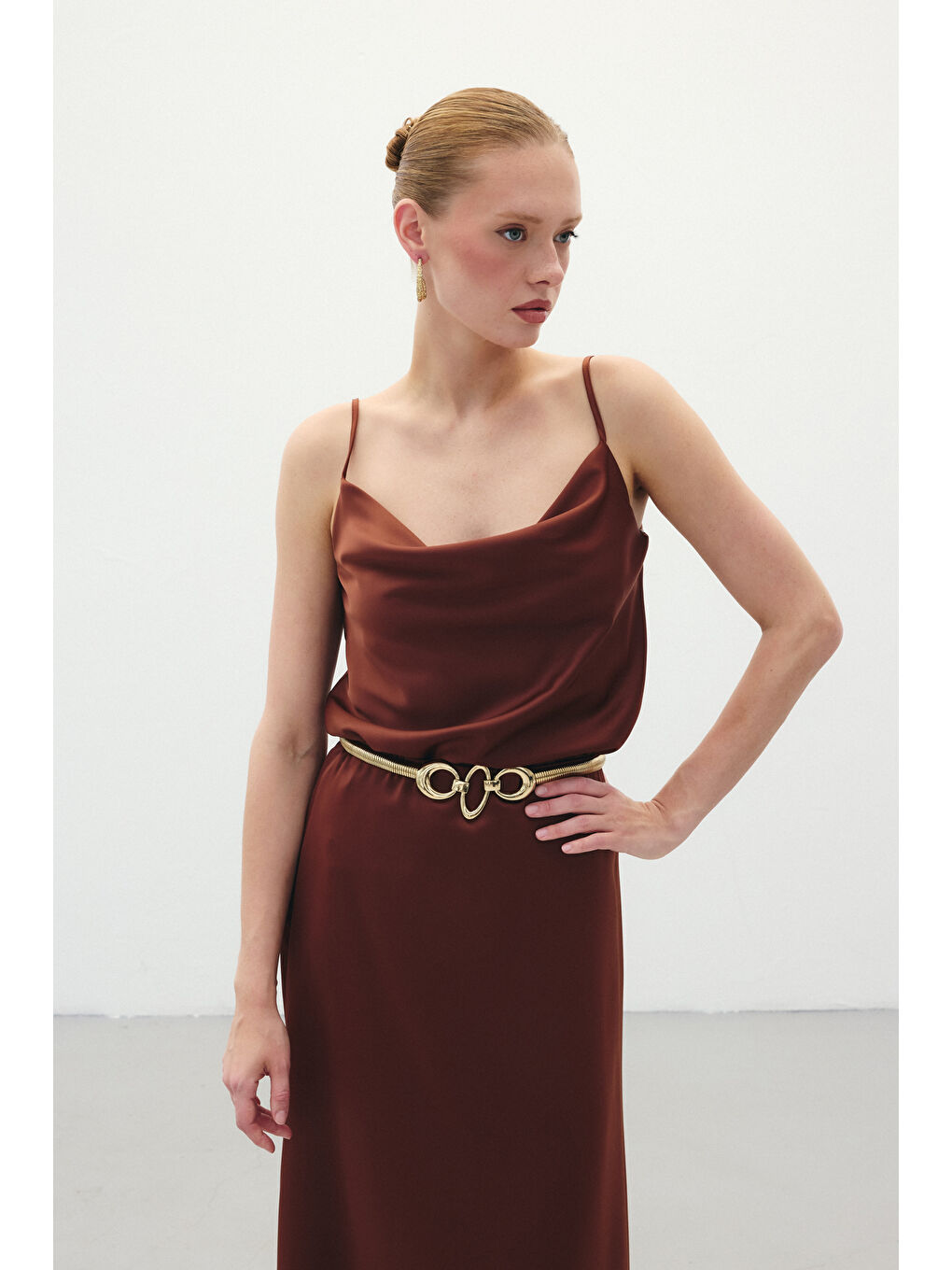 Kahverengi Degaje Yaka Saten Bluz - Kahve-3