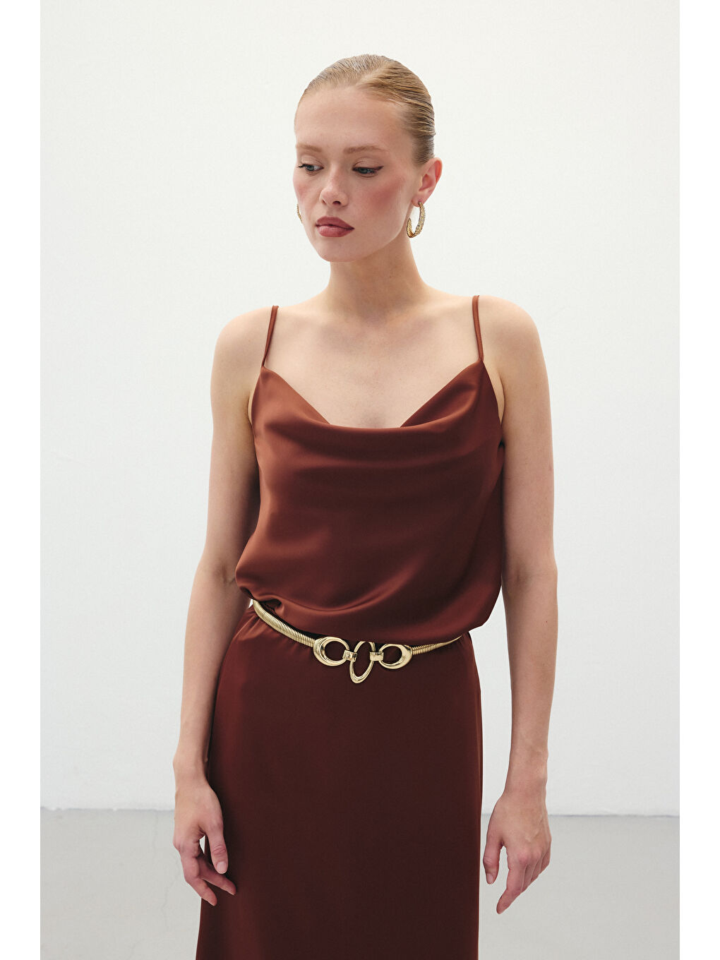 Kahverengi Degaje Yaka Saten Bluz - Kahve-5