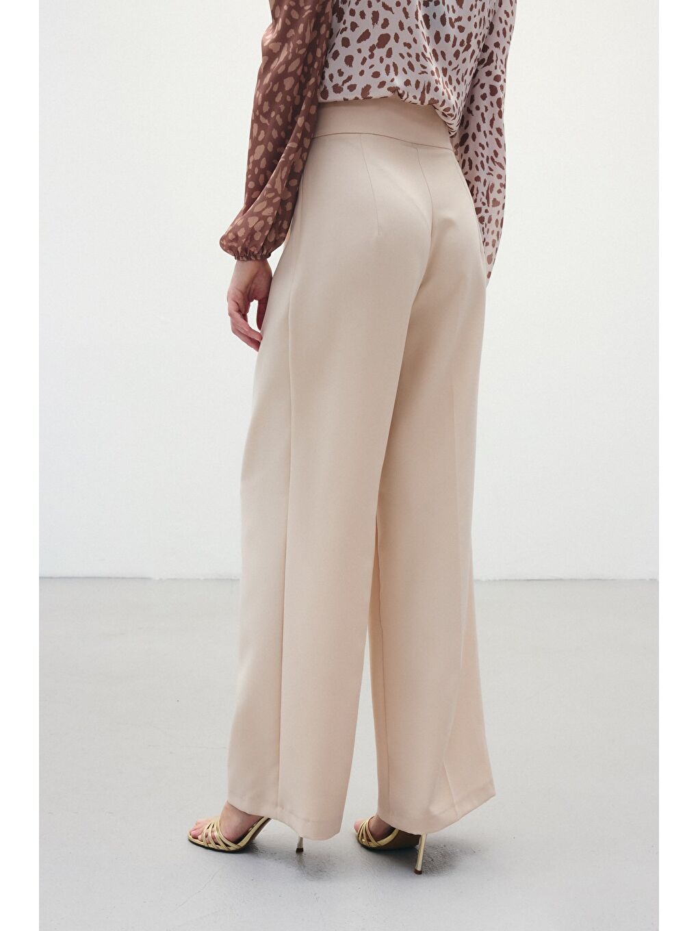 Bej Bel Aksesuarlı Bol Paça Pantolon - Taş-6