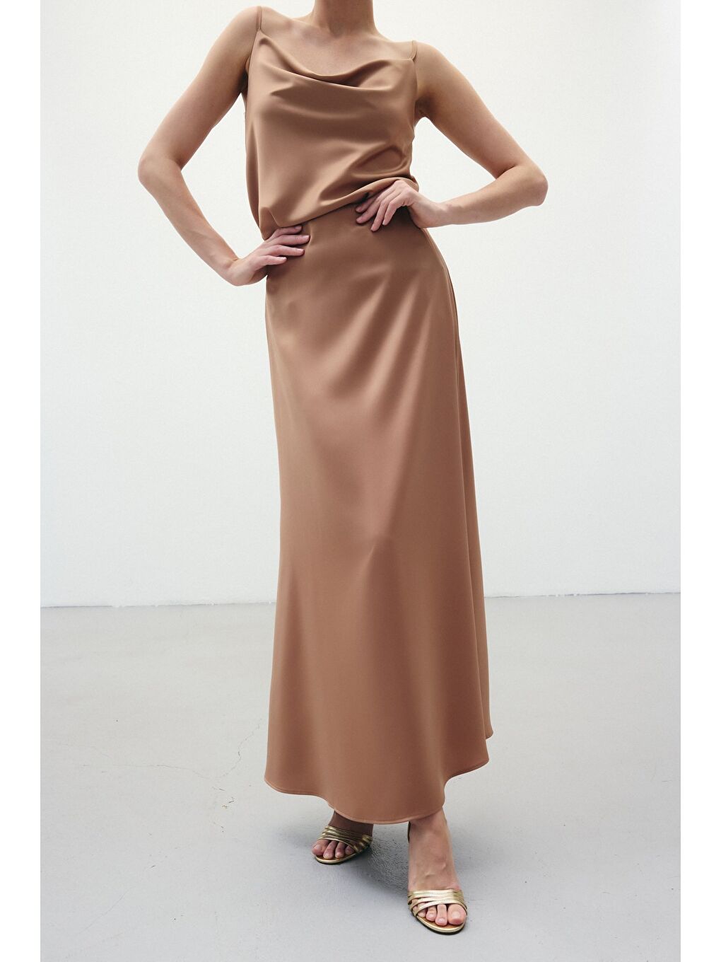 Kahverengi Uzun Saten Etek - Camel-4