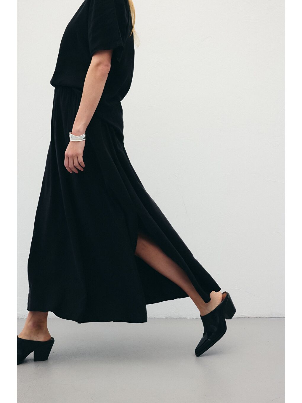 Yırtmaçlı Uzun Etek - Siyah-3