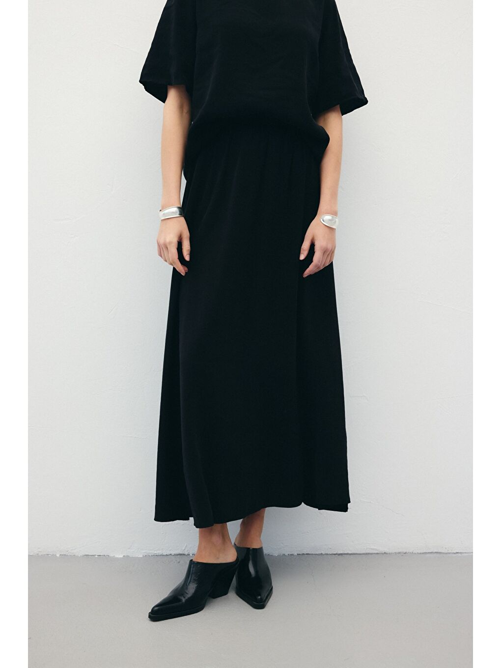 Yırtmaçlı Uzun Etek - Siyah-4