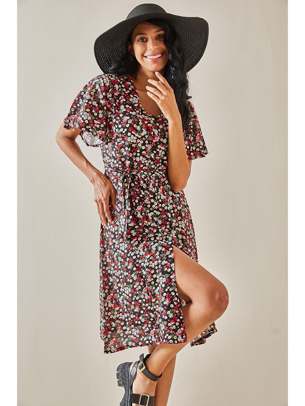 Siyah Çiçek Desenli Kolları Volanlı Elbise 3YXK6-47393-02