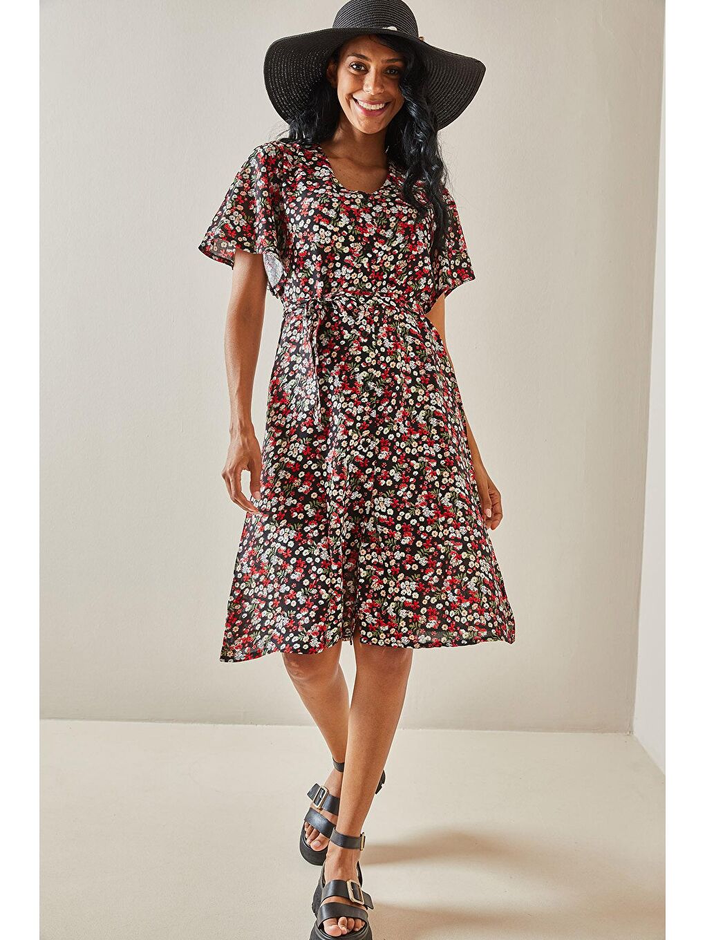 Siyah Çiçek Desenli Kolları Volanlı Elbise 3YXK6-47393-02-1