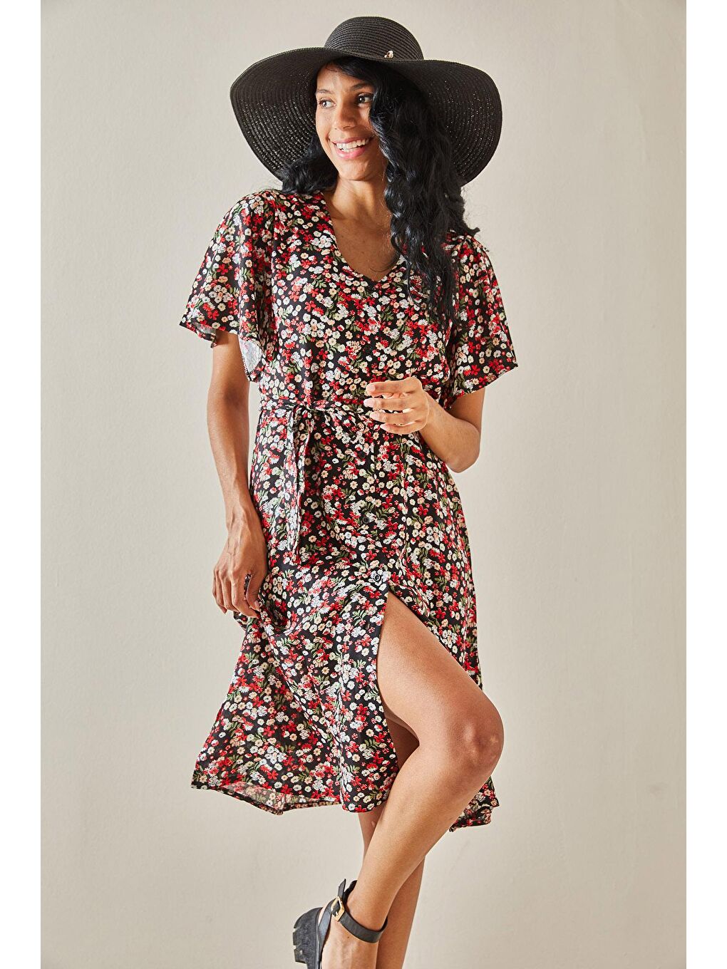 Siyah Çiçek Desenli Kolları Volanlı Elbise 3YXK6-47393-02-2