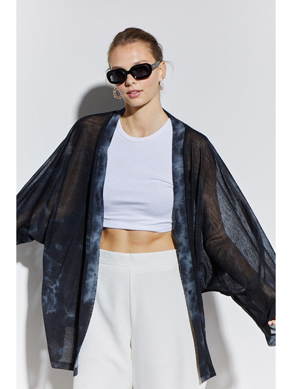 Siyah Standart Beden Bol Kesim Hırka