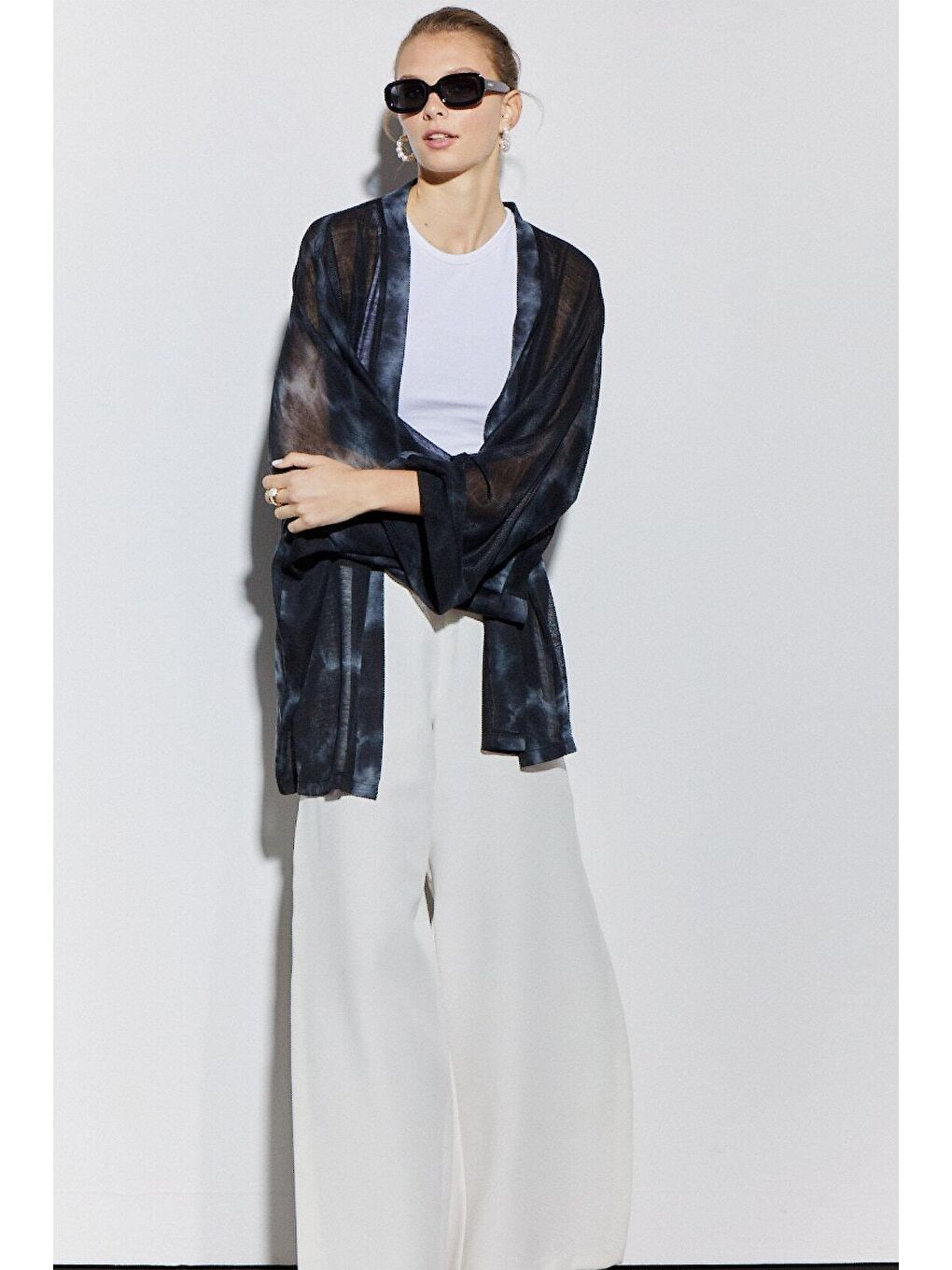 Siyah Standart Beden Bol Kesim Hırka-1