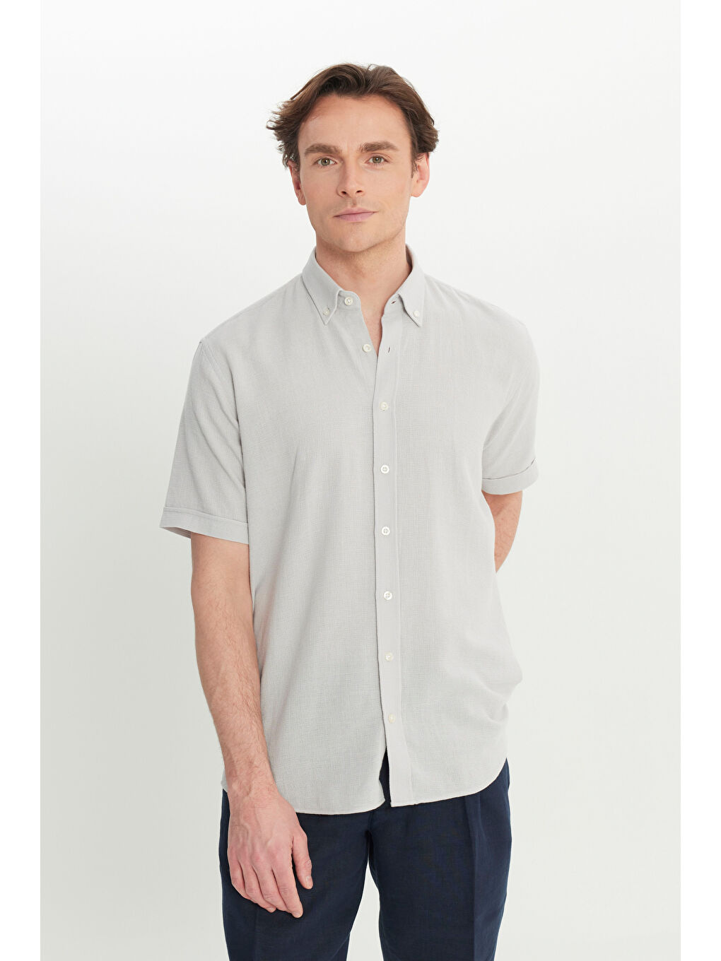 Erkek Açık Gri %100 Pamuk Comfort Fit Rahat Kesim Düğmeli Gömlek Yaka Armürlü Gömlek-3