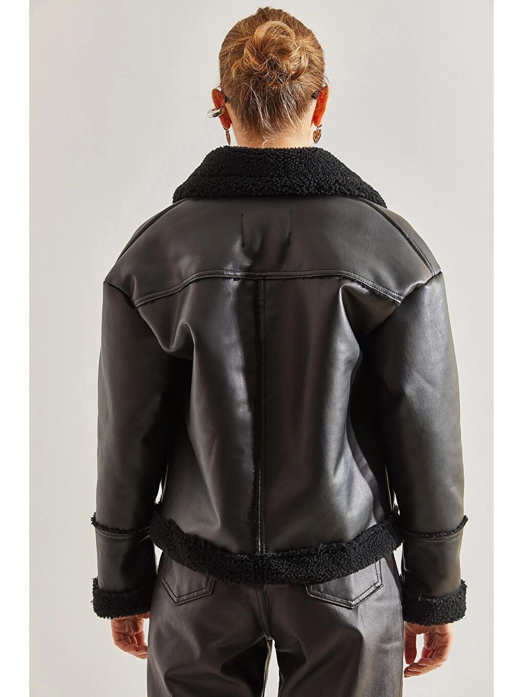 Siyah Kadın Deri Peluşlu Mont-1