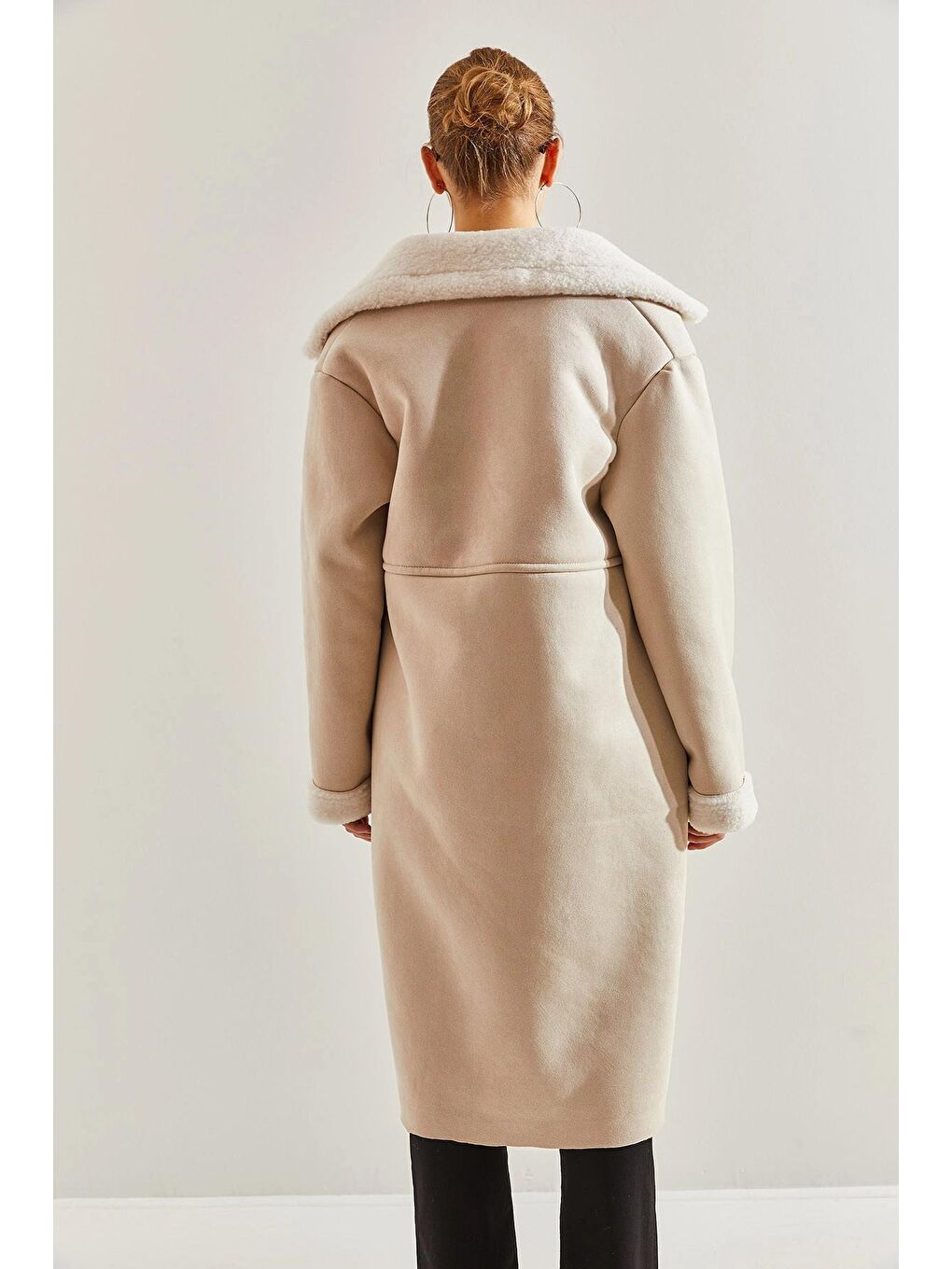 Bej Kadın Çift Cepli Uzun Lamine Palto-2