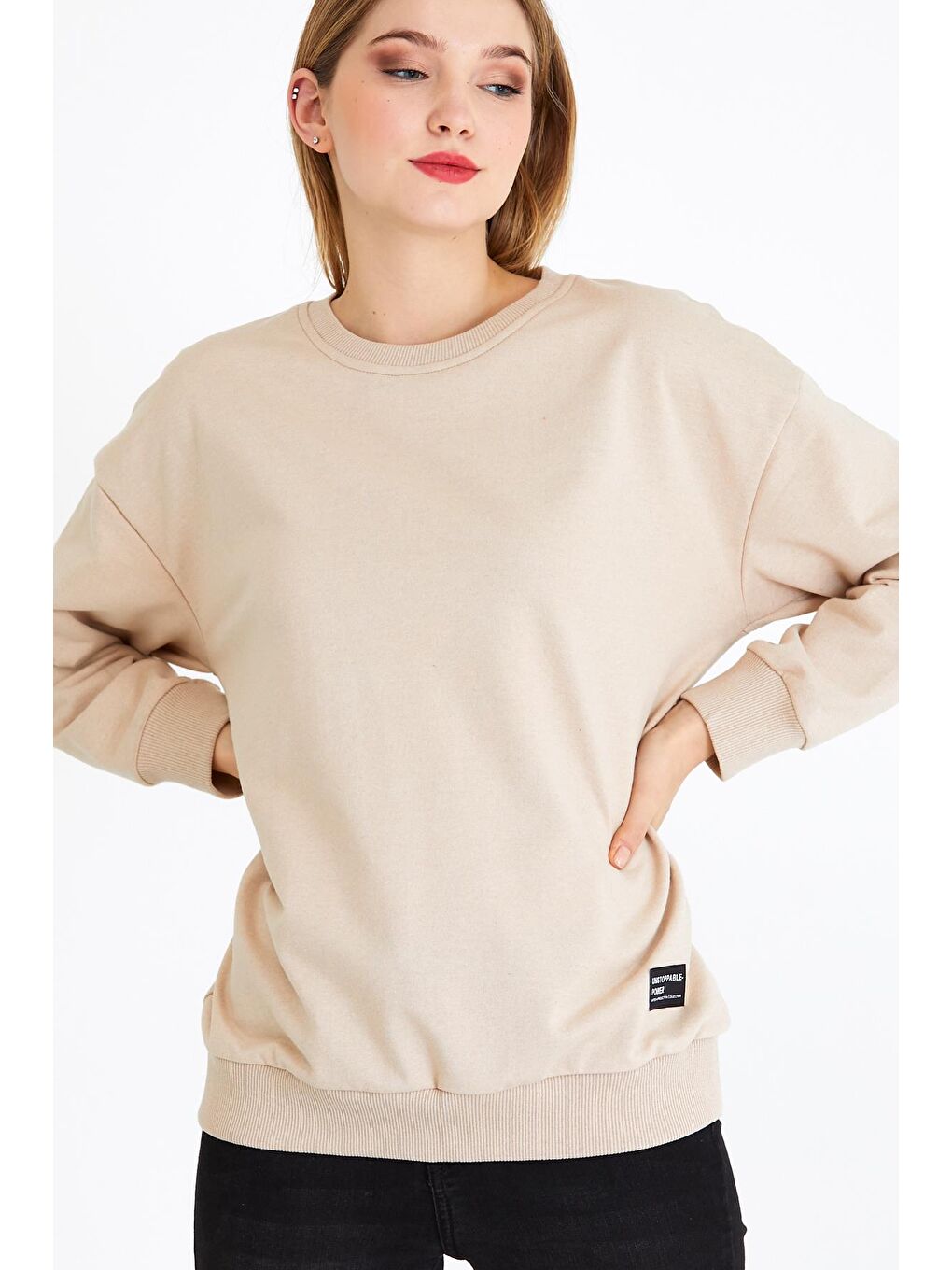 Kadın Bej Renk Basic Bisiklet Yaka Sweatshirt-1
