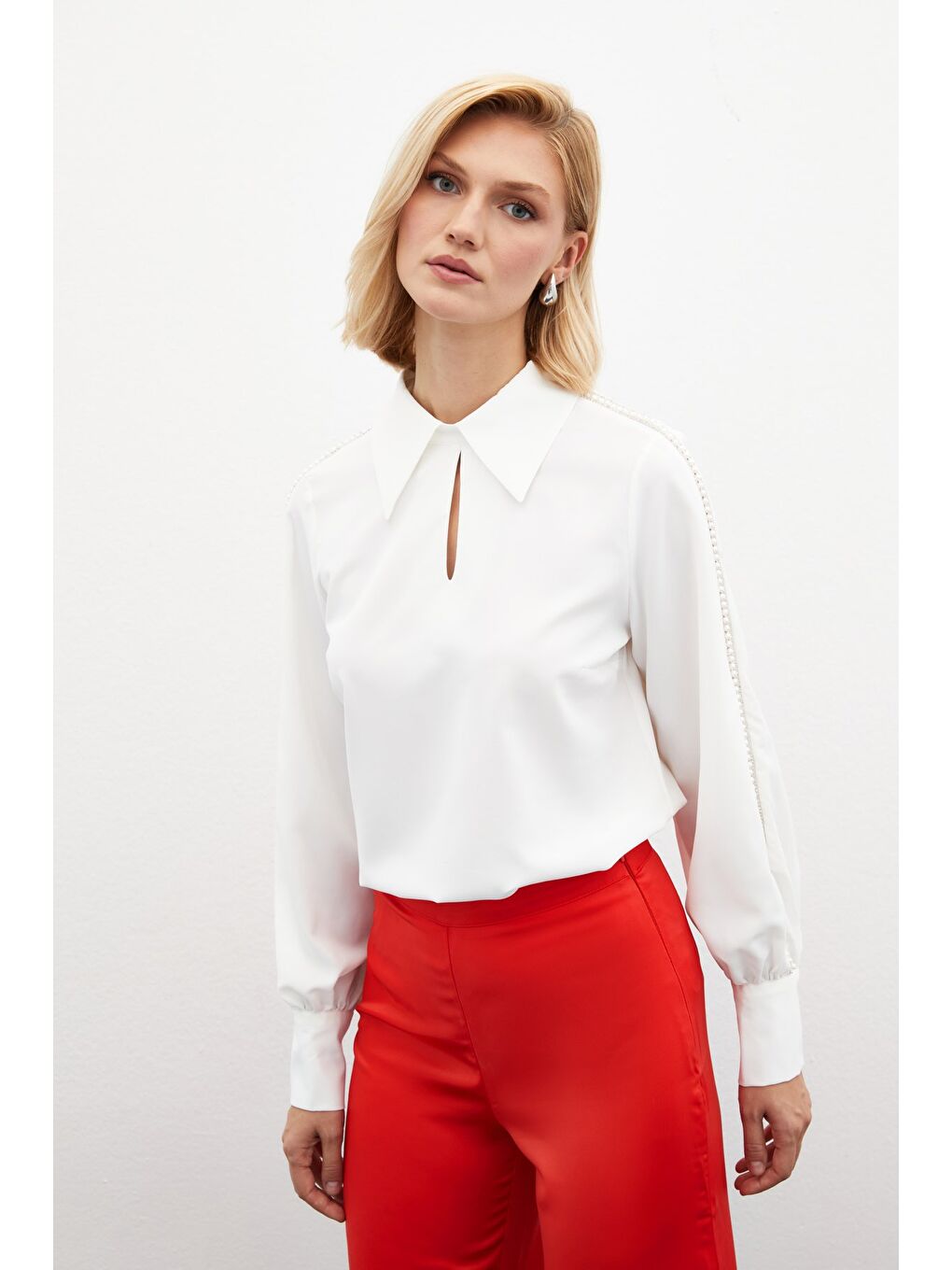 Kolları İnci Detaylı Bluz - Ekru-2