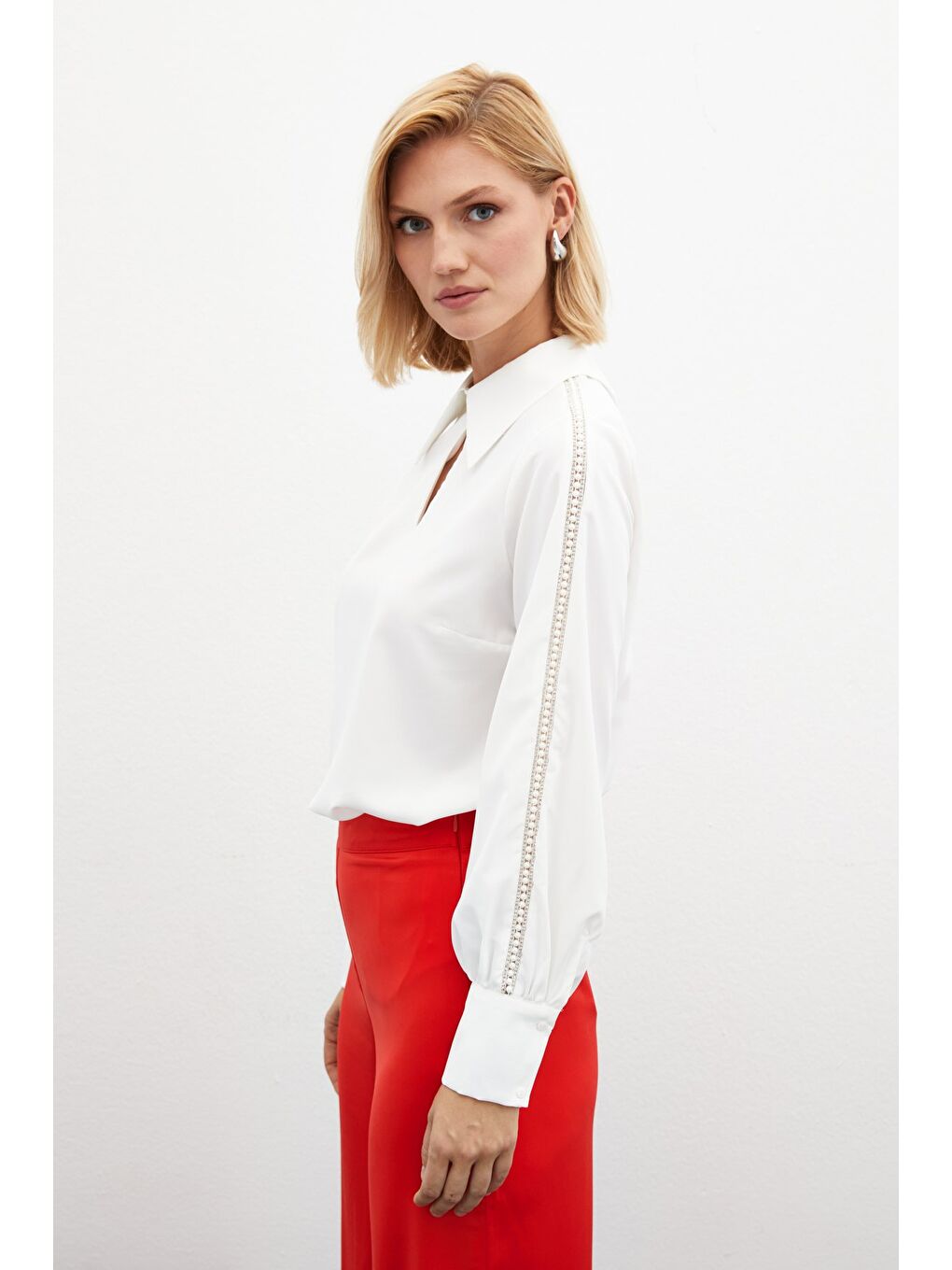 Kolları İnci Detaylı Bluz - Ekru-3