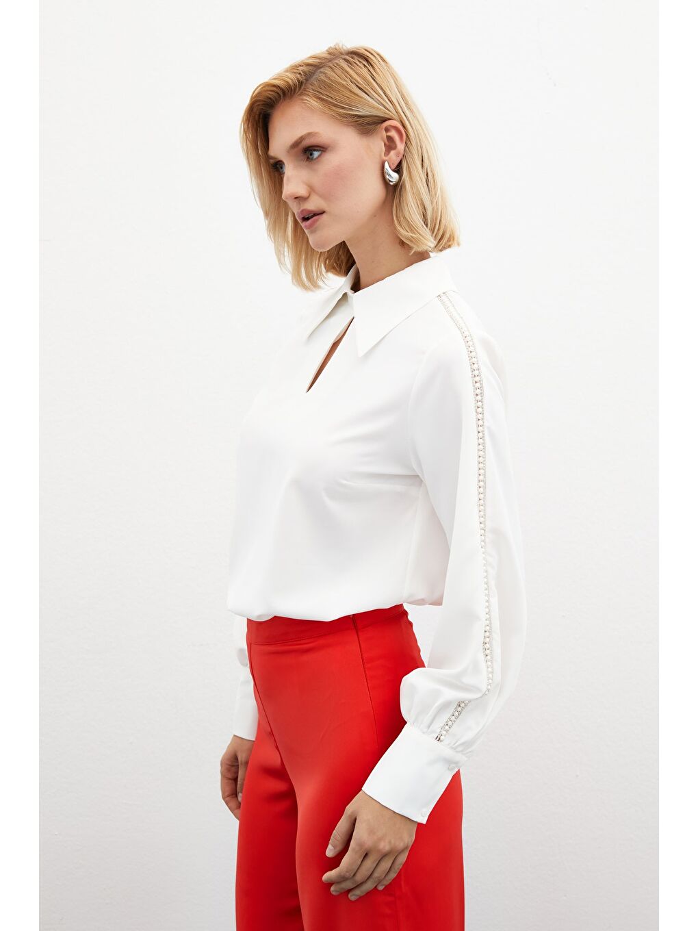 Kolları İnci Detaylı Bluz - Ekru-4