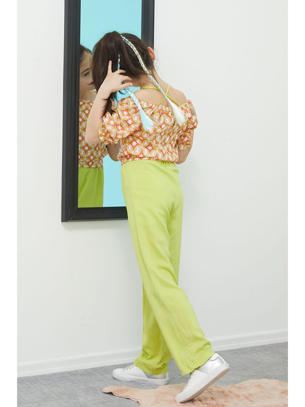 Yeşil Desenli Bluz ve Pantolonlu Kız Takım 15391-4