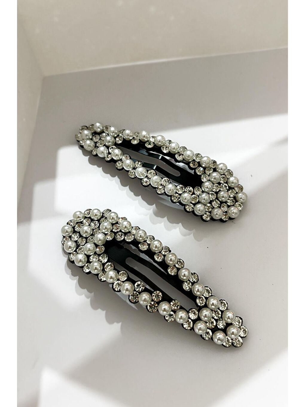 Kristal Taşlı ve İncili Siyah Çıt Çıt Toka 2'li Paket-4