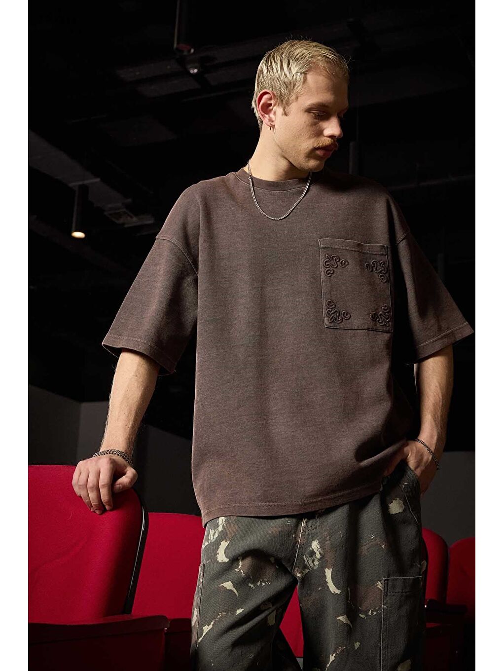 Erkek Oversize Premium Cep Nakışlı T-Shirt Kahverengi-3