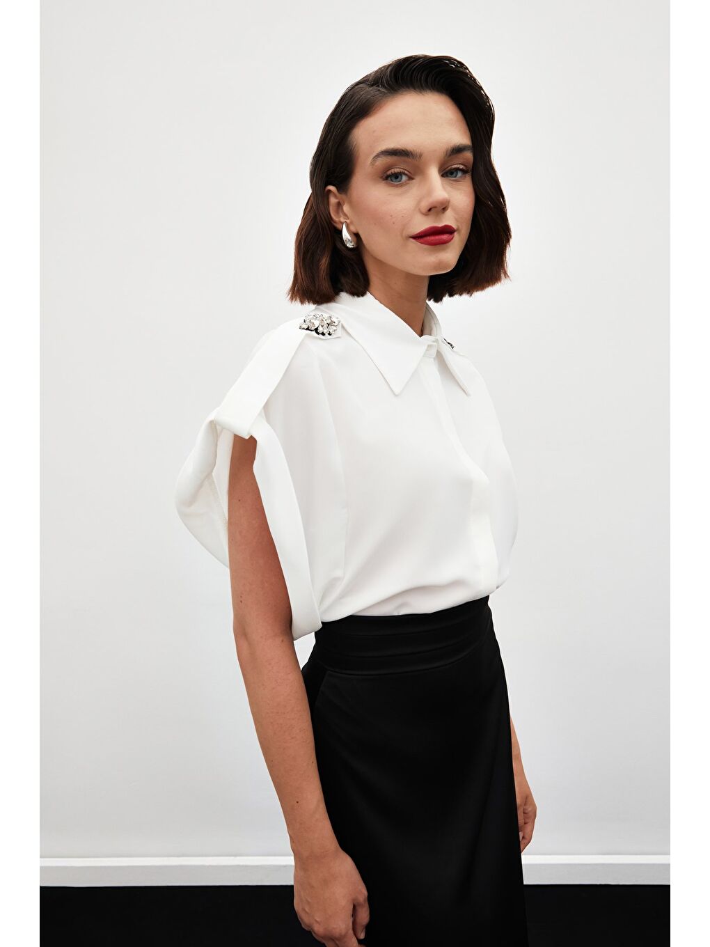 Omuz Aksesuarlı Kısa Kol Gömlek - Ekru-2