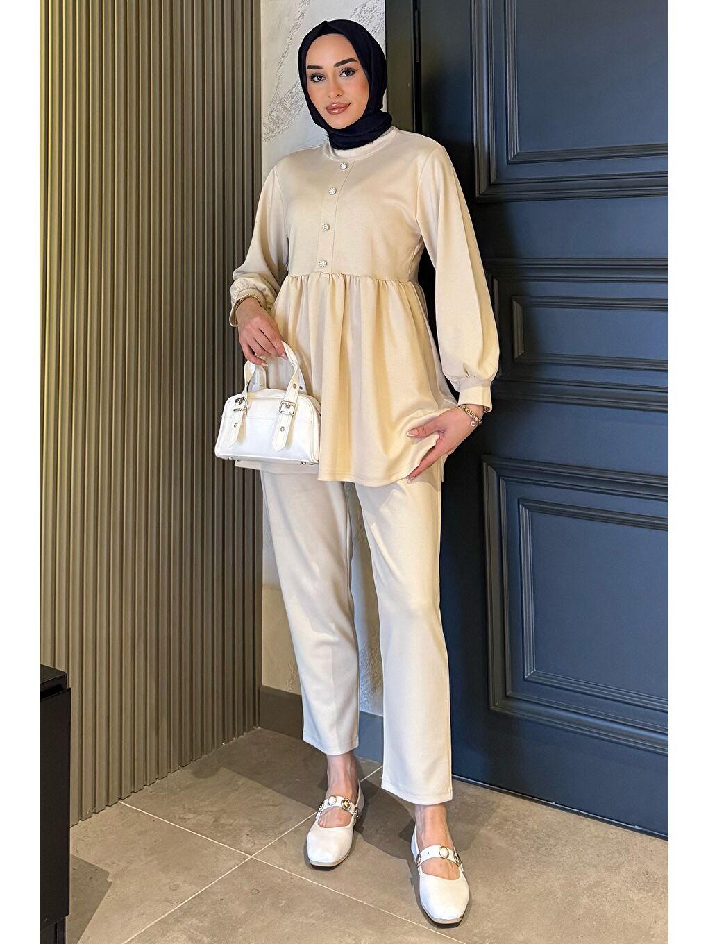 Ekru Kadın Taşlı Düğmeli Fırfırlı Tunik Pantolon Tesettür İkili Takım-2