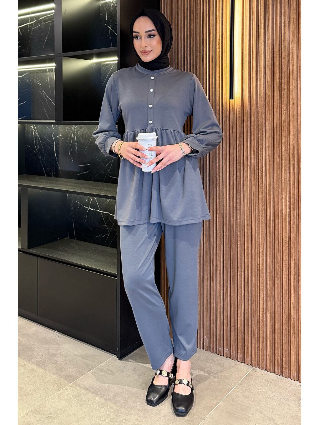 Gri Kadın Taşlı Düğmeli Fırfırlı Tunik Pantolon Tesettür İkili Takım-1