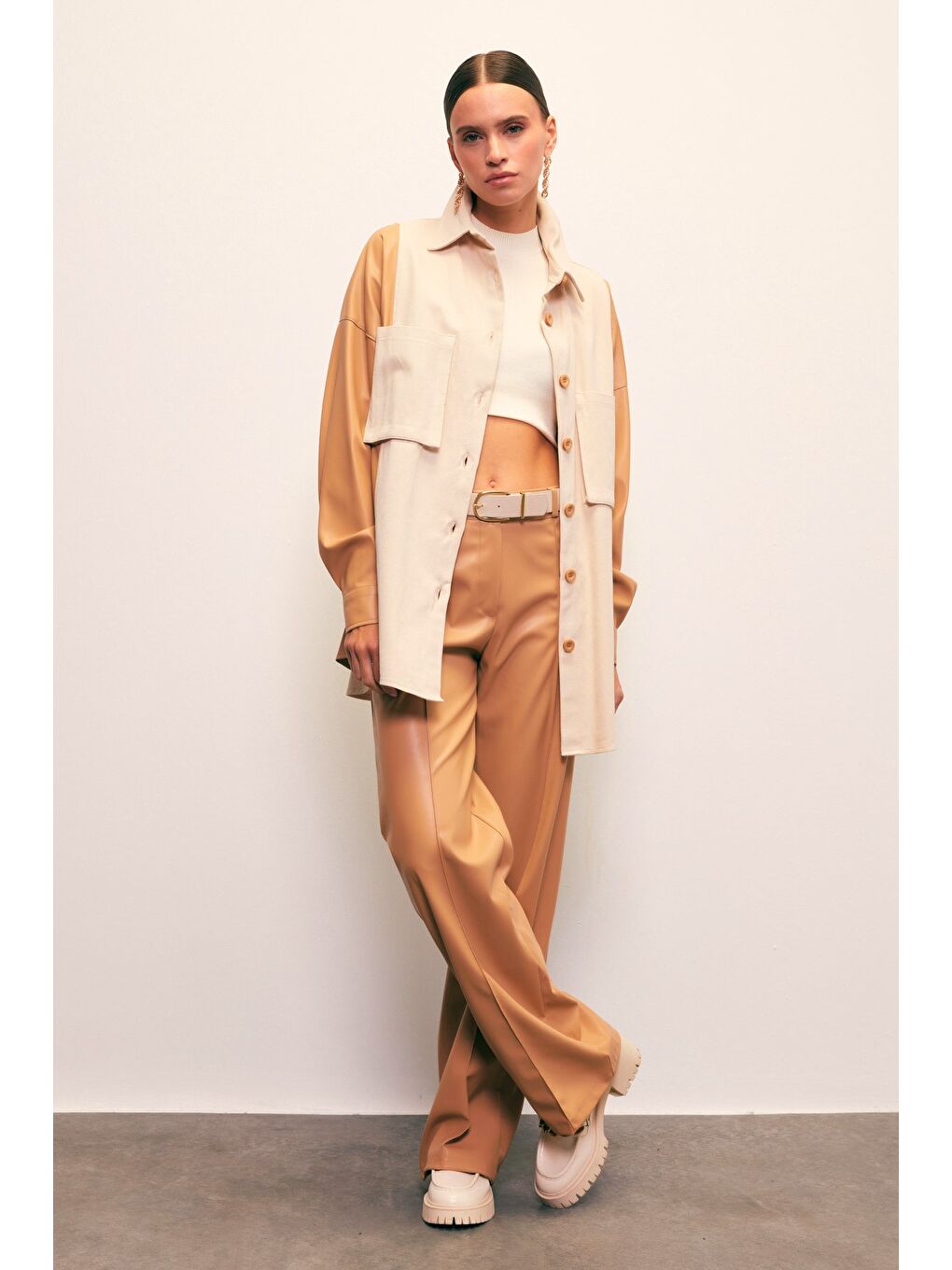 Cepli Deri Detaylı Gömlek - Bej-Taş