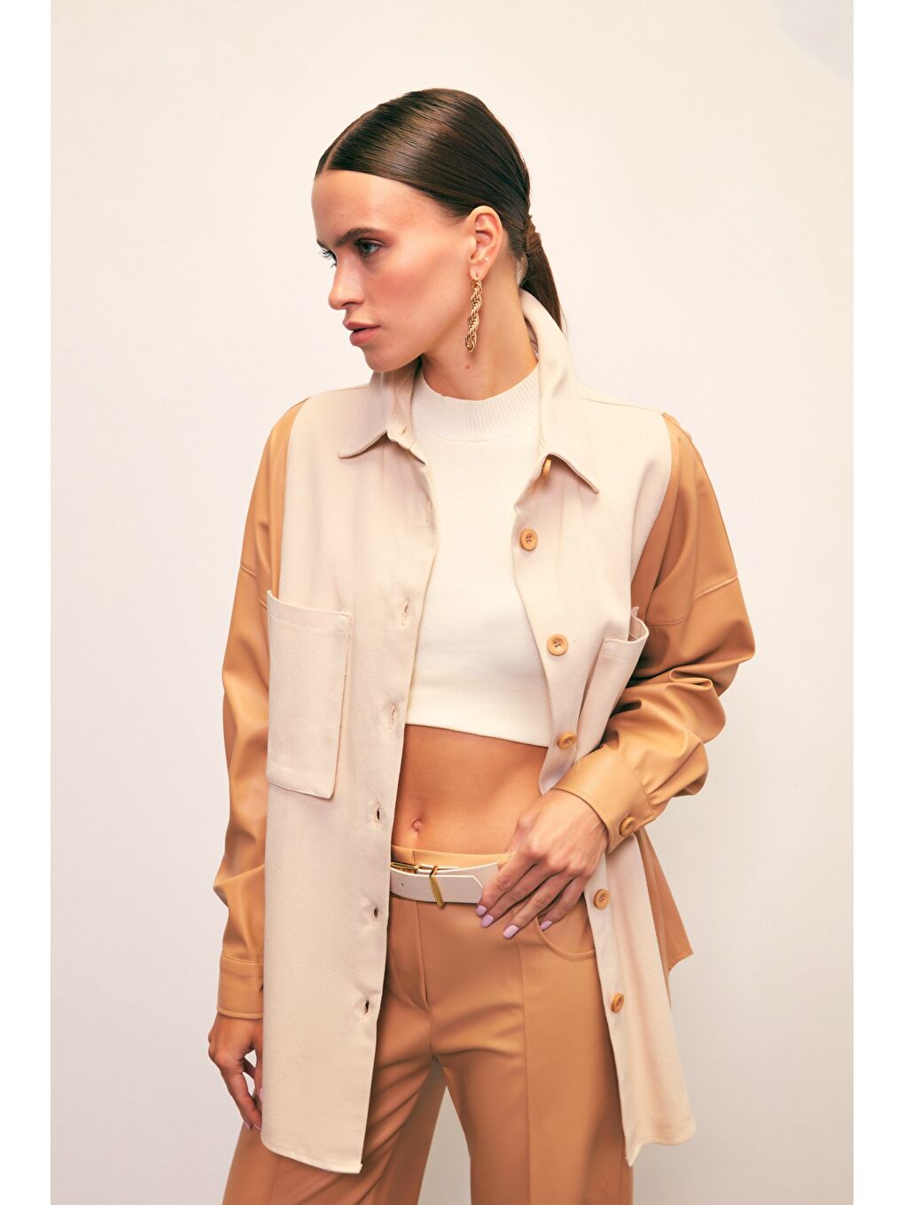 Cepli Deri Detaylı Gömlek - Bej-Taş-1