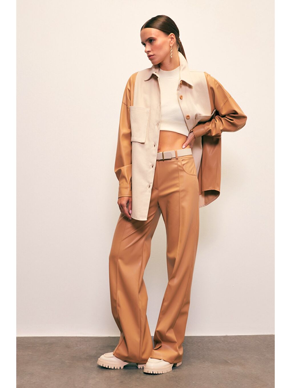 Cepli Deri Detaylı Gömlek - Bej-Taş-4