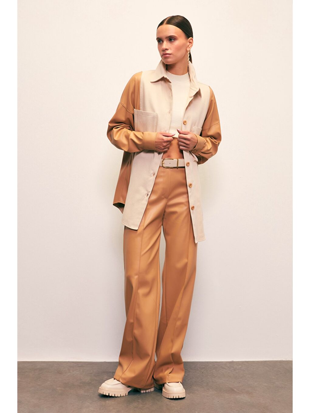 Cepli Deri Detaylı Gömlek - Bej-Taş-6