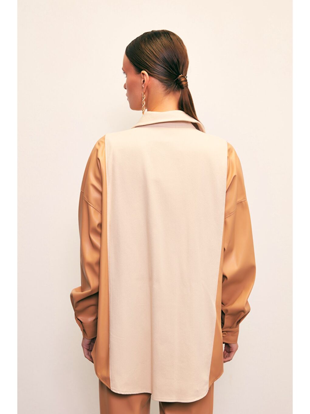 Cepli Deri Detaylı Gömlek - Bej-Taş-7