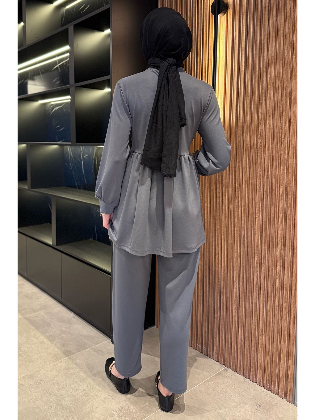 Gri Kadın Taşlı Düğmeli Fırfırlı Tunik Pantolon Tesettür İkili Takım-7