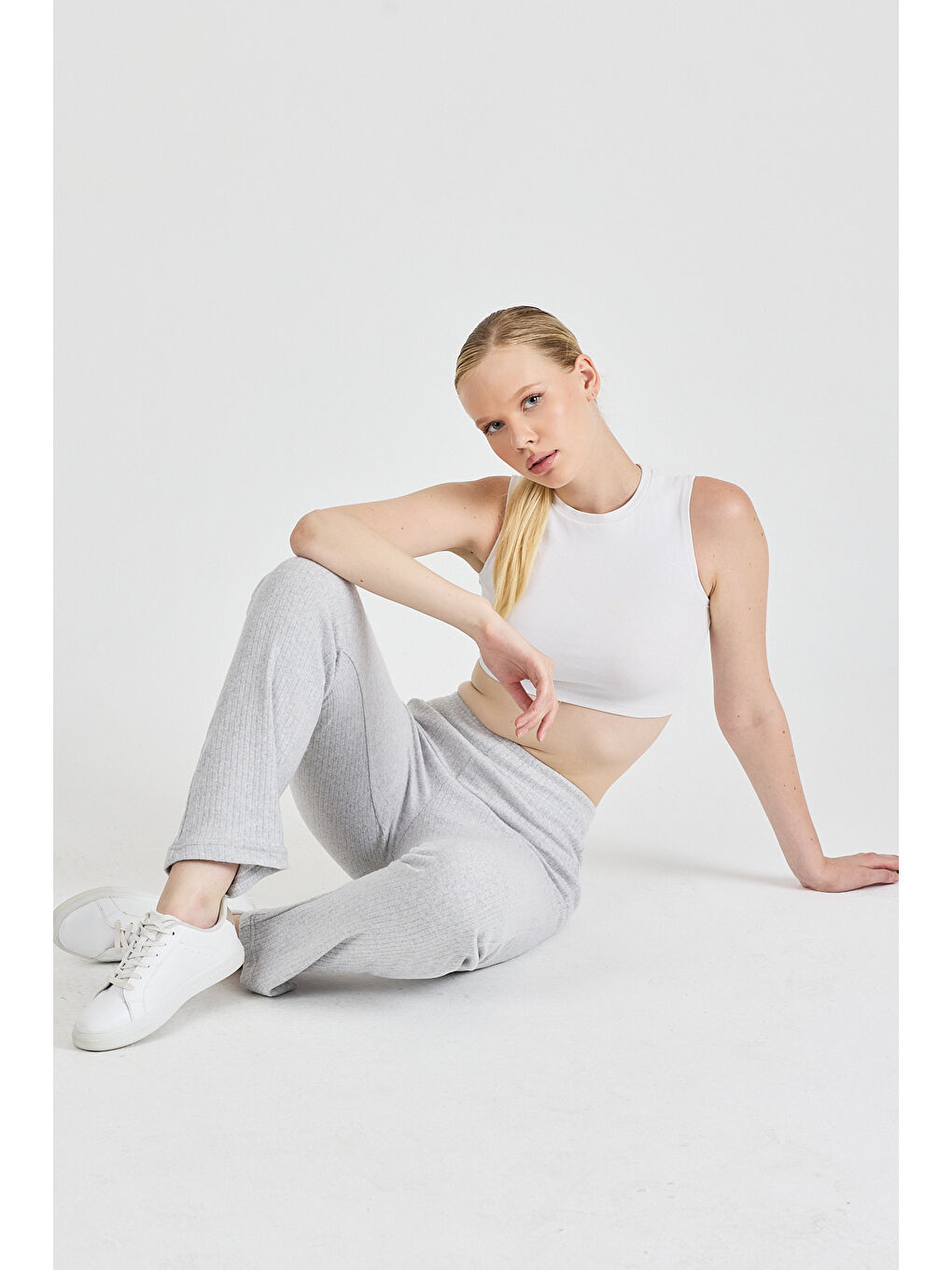 Kadın Gri Yüksek Bel Fitilli Bol Paça Günlük İnce Eşofman Altı Pijama-3