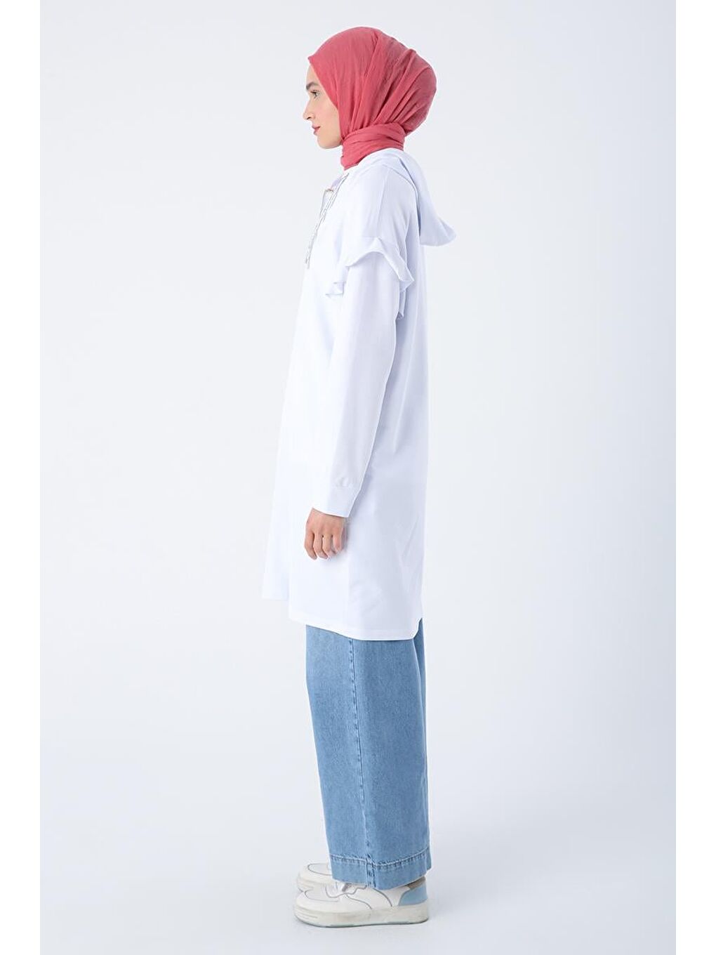 Beyaz Pamuklu Omzu Volanlı Kapüşonlu Simli Bağcık Detaylı Fermuarlı Hırka-2