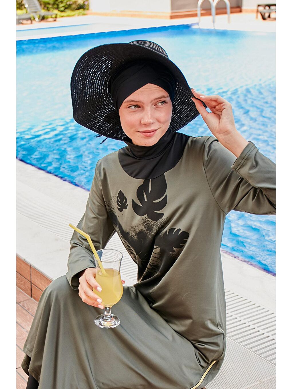 Fiyonklu Siyah Geniş Hasır Şapka 1423218-2