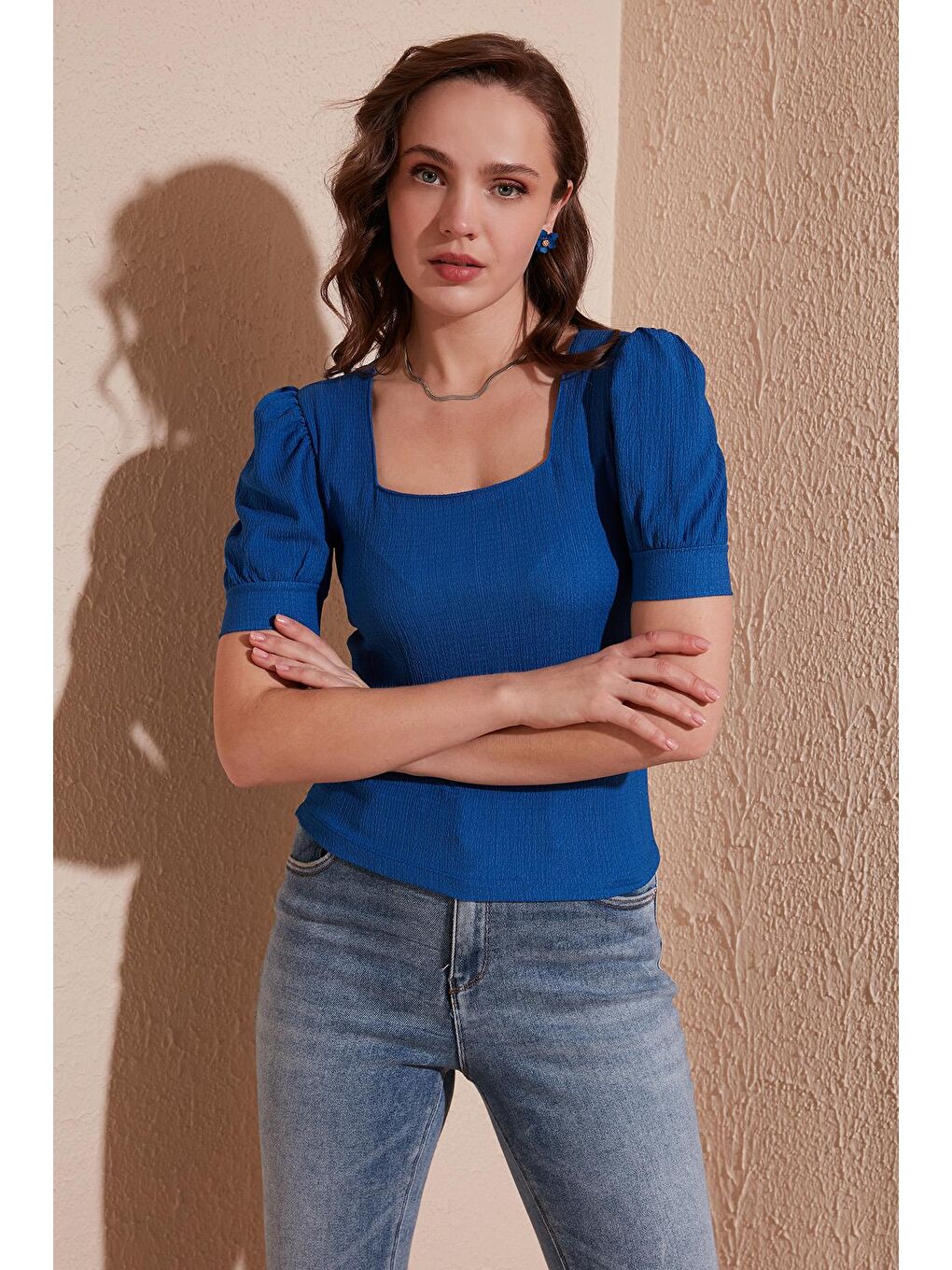 Mavi Kol Detaylı Kare Yaka Bluz 5865037