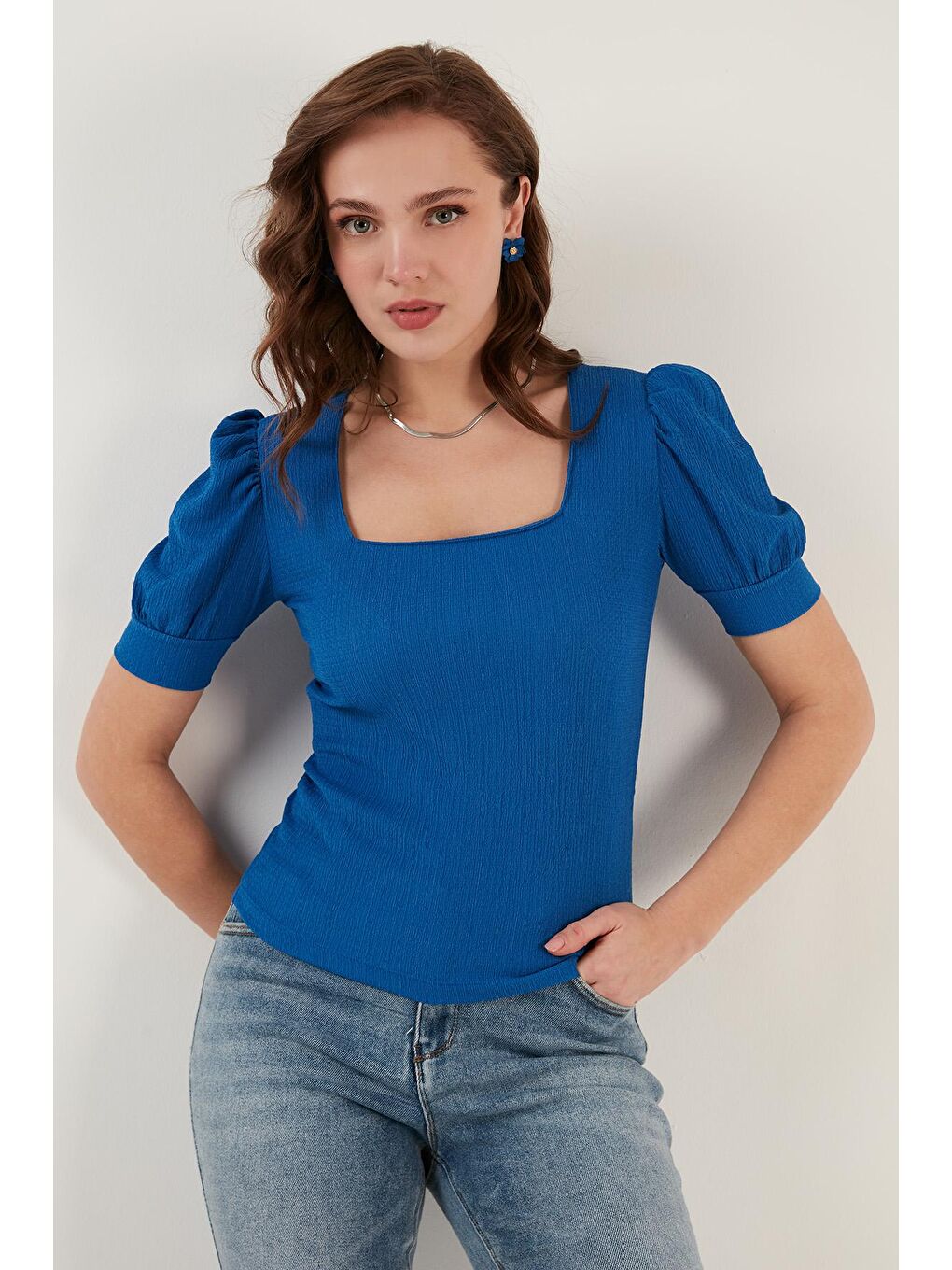 Mavi Kol Detaylı Kare Yaka Bluz 5865037-1