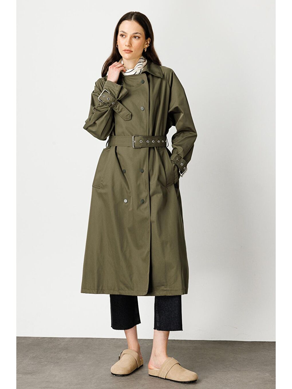 Metalik Aksesuarlı Oversize Trençkot - Haki