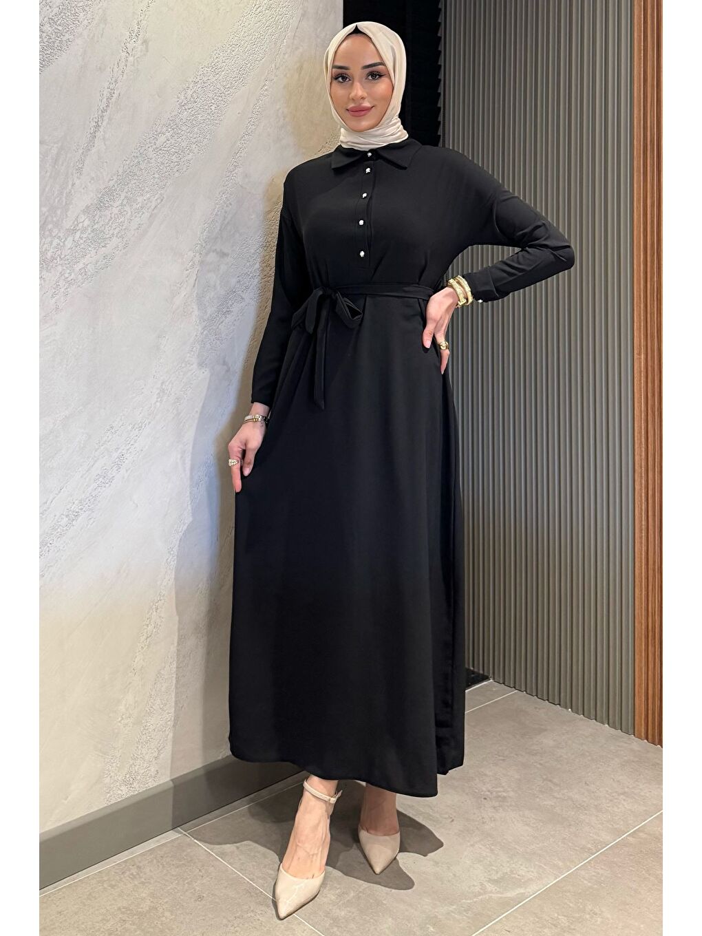 Siyah Kadın Polo Yaka Yarım Düğmeli Bel Kuşaklı Tesettür Elbise-1