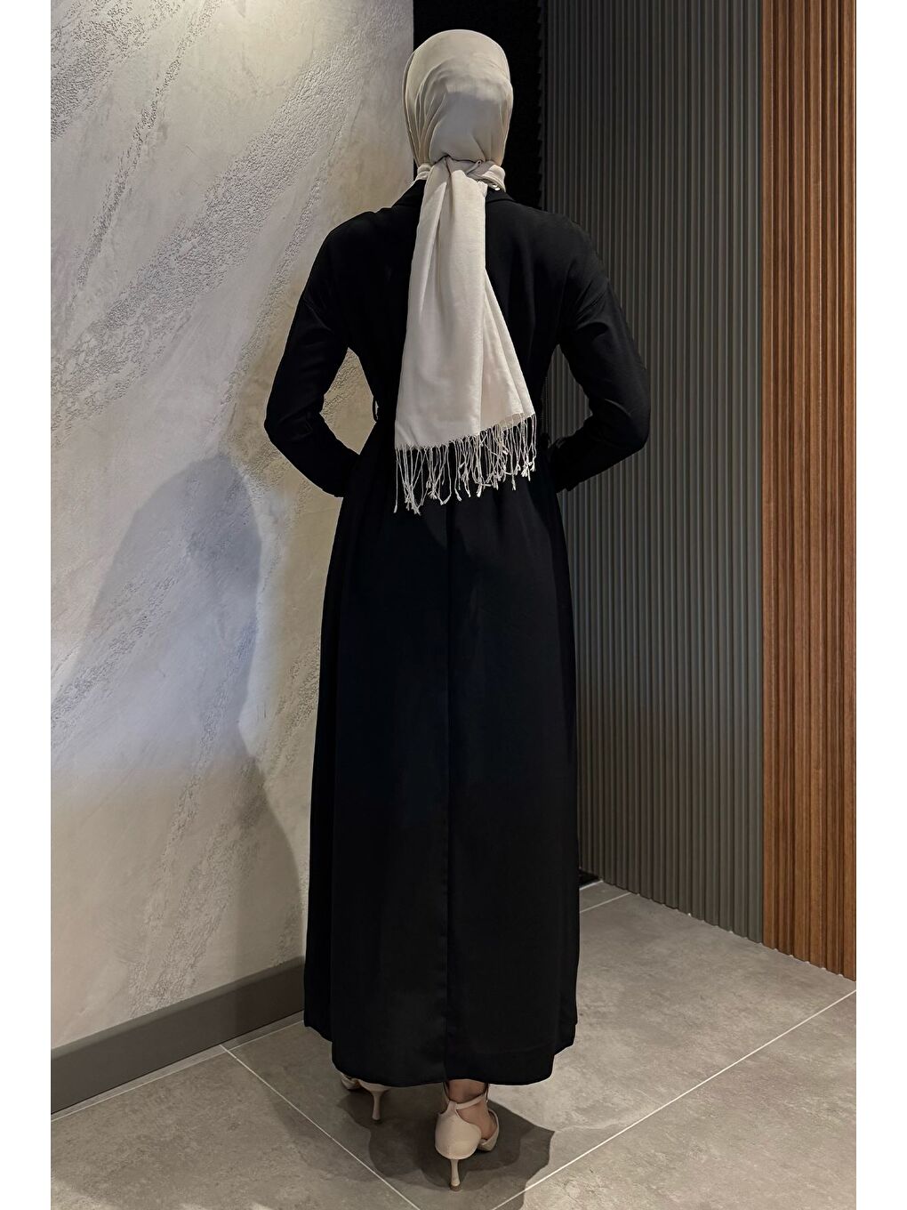 Siyah Kadın Polo Yaka Yarım Düğmeli Bel Kuşaklı Tesettür Elbise-3