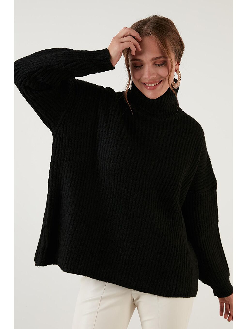 Siyah Fitilli Salaş Kesim Boğazlı Yaka Kazak 4615128