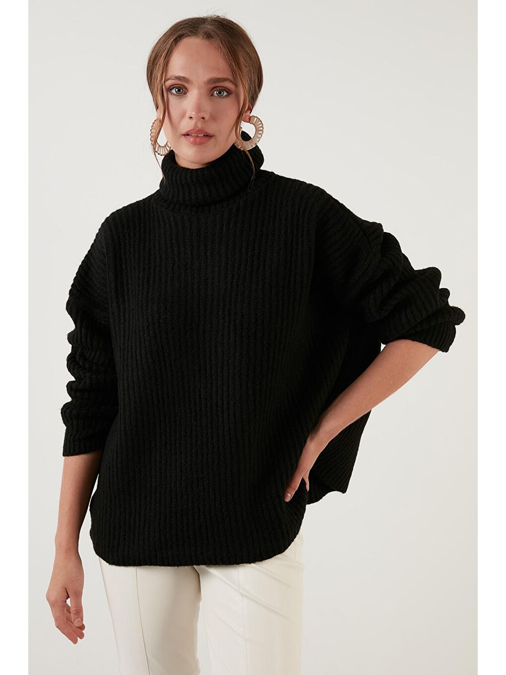 Siyah Fitilli Salaş Kesim Boğazlı Yaka Kazak 4615128-1