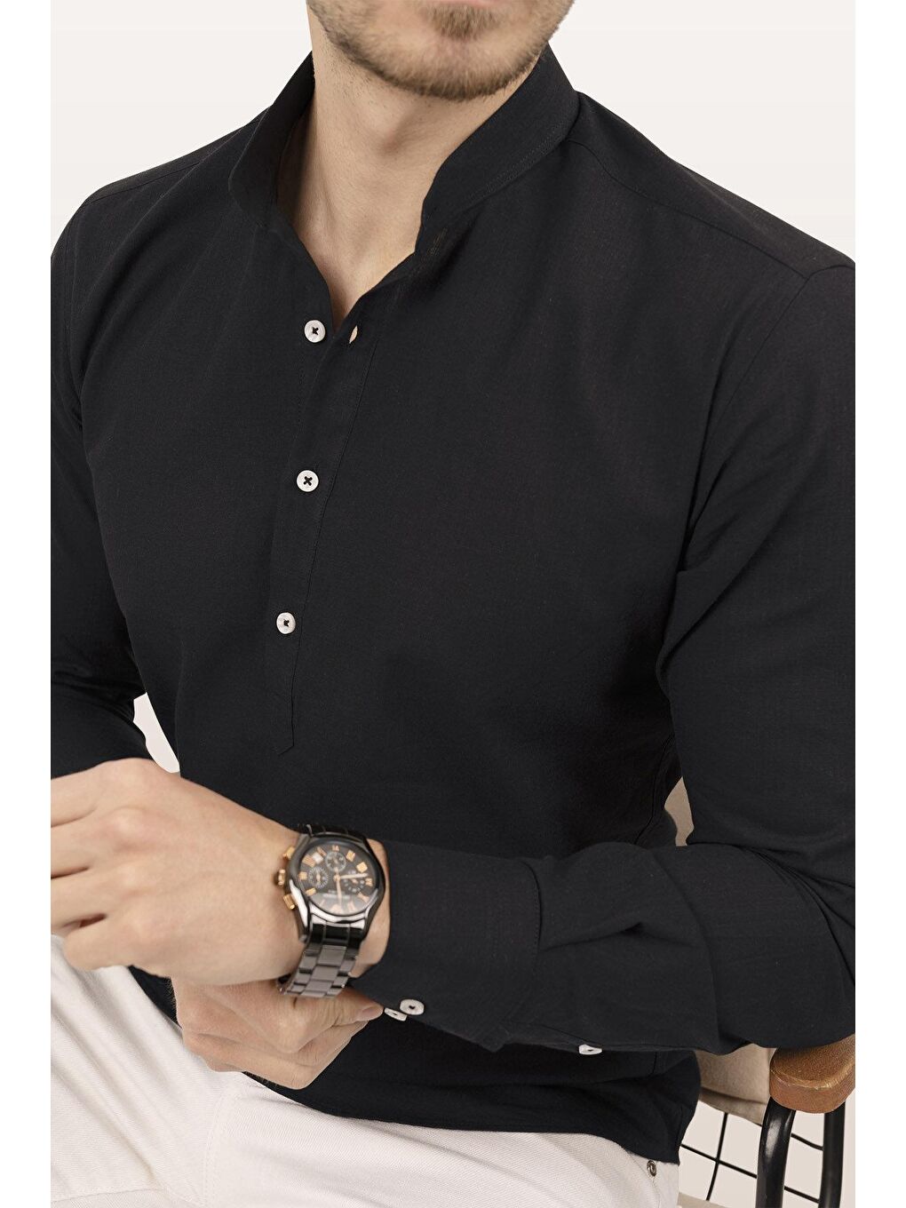 Siyah Hakim Yaka Keten Üç Düğmeli Slimfit Erkek %100 Pamuk Gömlek