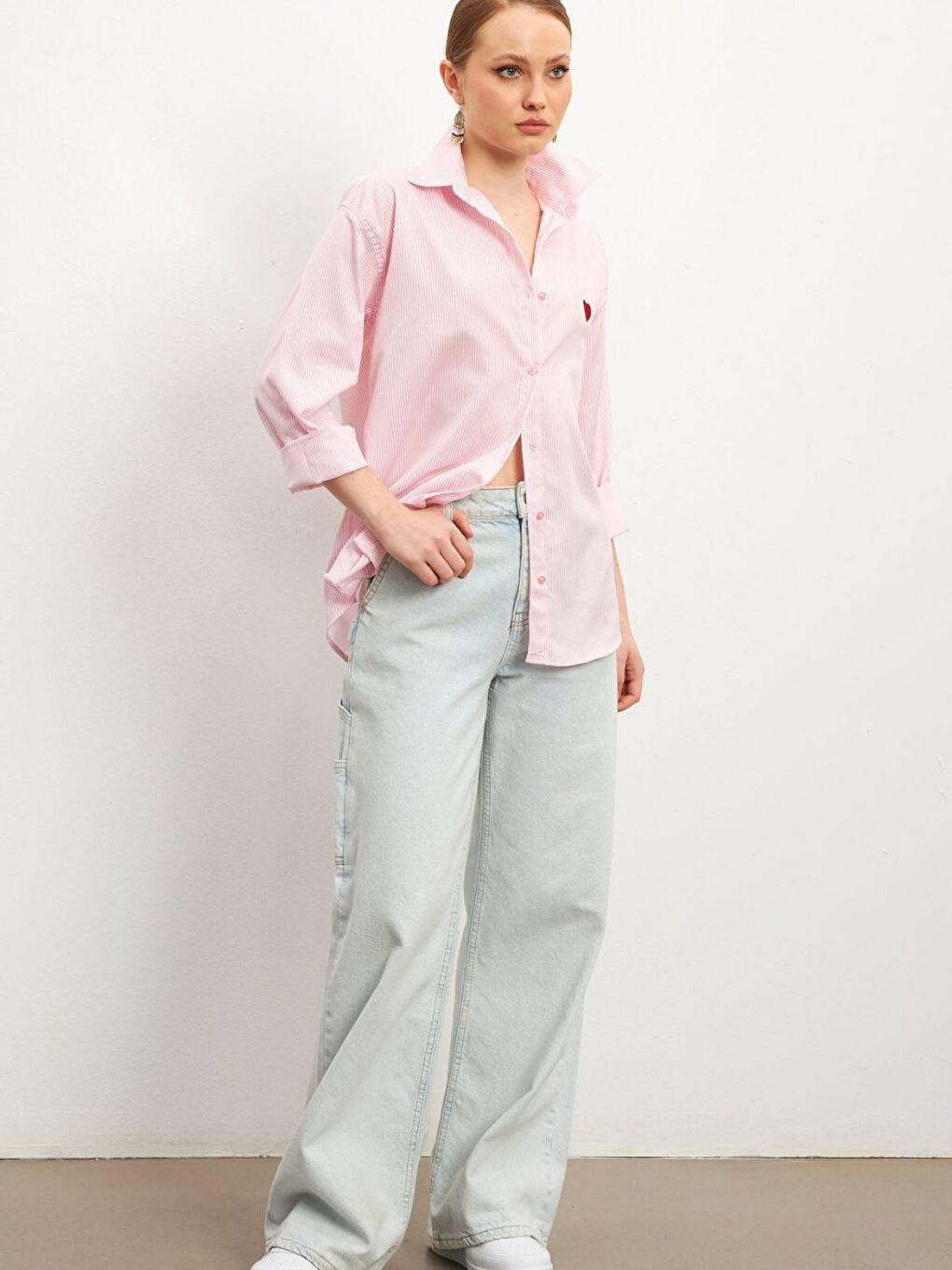 Kadın Pembe Kalp Baskılı Çizgili Gömlek-3