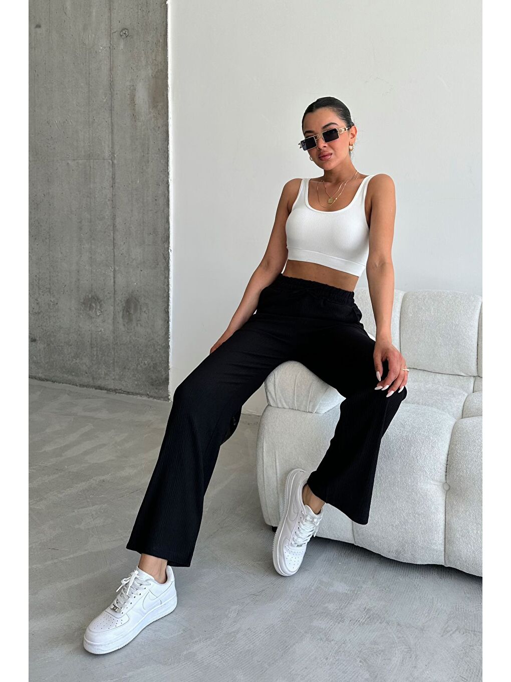 Kadın Siyah İspanyol Paça Rahat Kalıp Pantolon