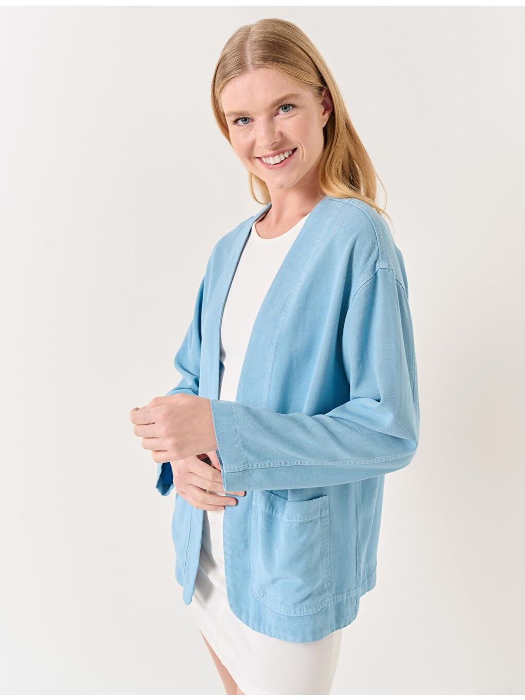 Açık Tozlu Mavi Açık Yaka Uzun Kollu Cepli Dokuma Ceket