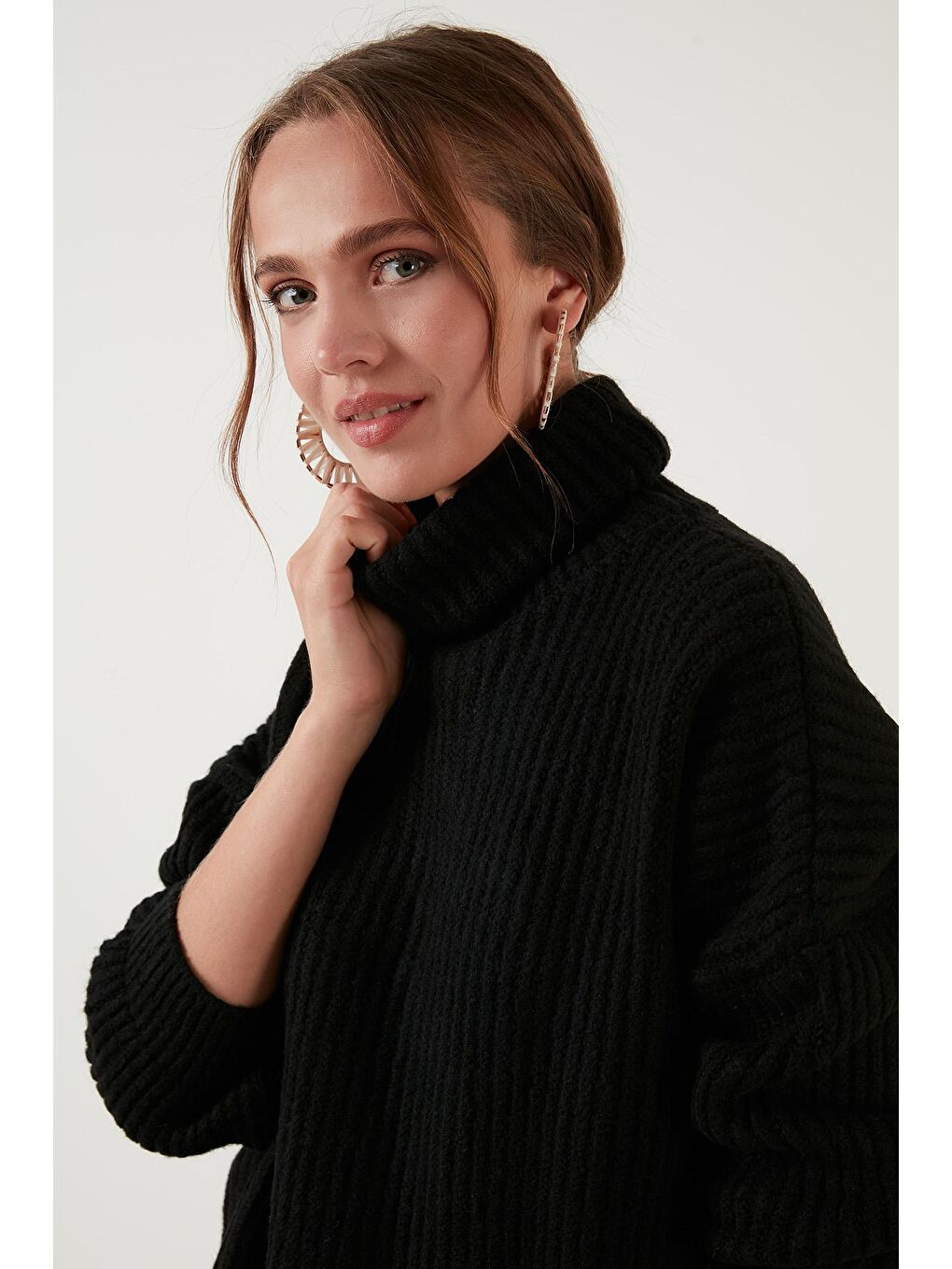 Siyah Fitilli Salaş Kesim Boğazlı Yaka Kazak 4615128-2