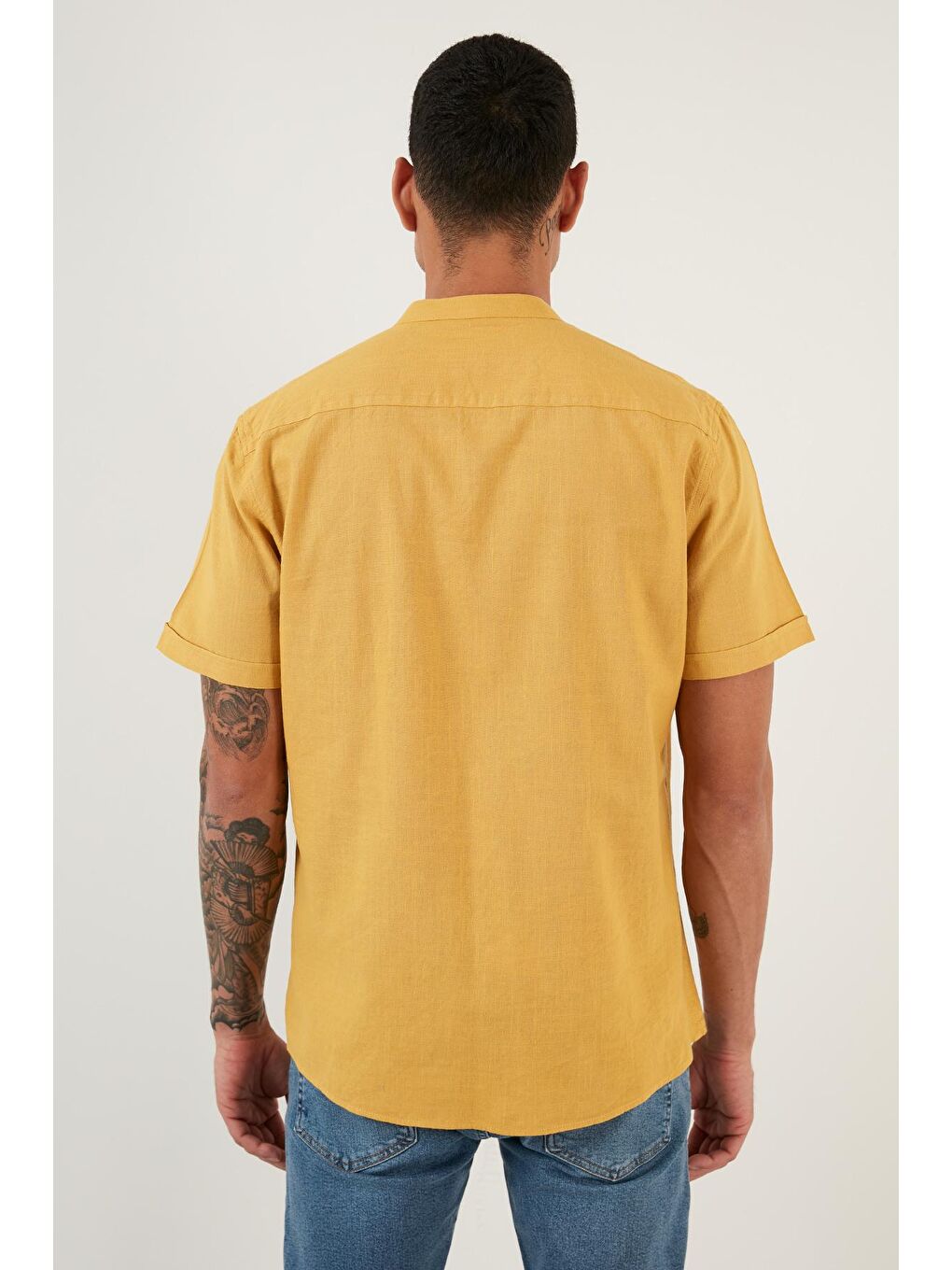 Sarı Keten Görünümlü Hakim Yaka Kısa Kol %100 Pamuk Gömlek CF21S113899-5