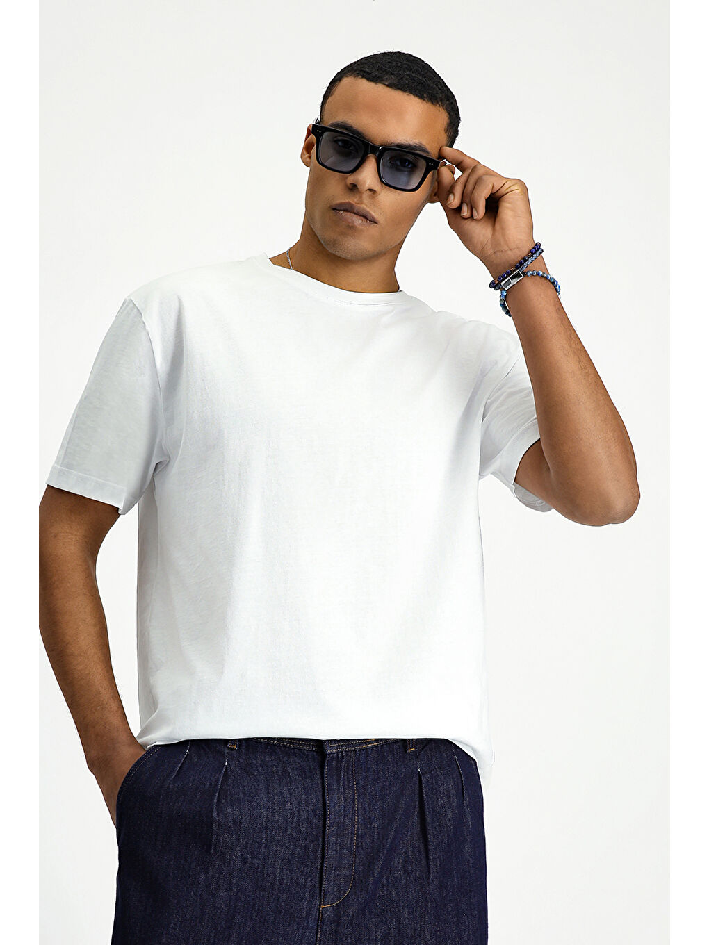 Beyaz Bisiklet Yaka Oversize Pamuk Baskılı Tişört-3