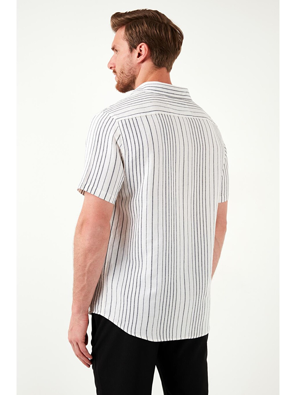 Siyah İnce Çizgili Düğmeli Yaka %100 Pamuk Slim Fit Gömlek CF23S116097-5