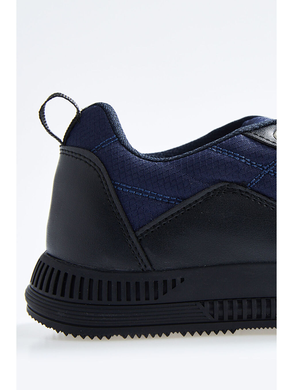 Lacivert Bağcıklı Kapitone Suni Deri Detaylı Erkek Spor Ayakkabı - 89096-3